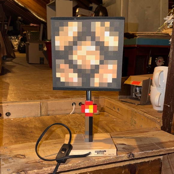Minecraft Glowstone Table Lamp - Picture 4 of 6